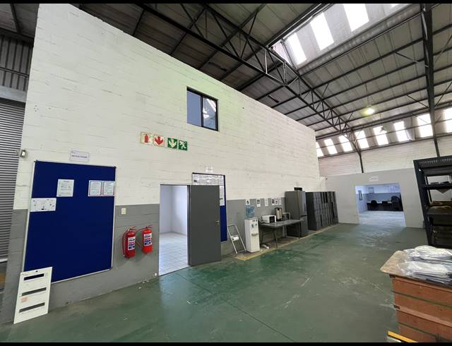 1,040M² WAREHOUSE TO LET IN KILLARNEY GARDENS